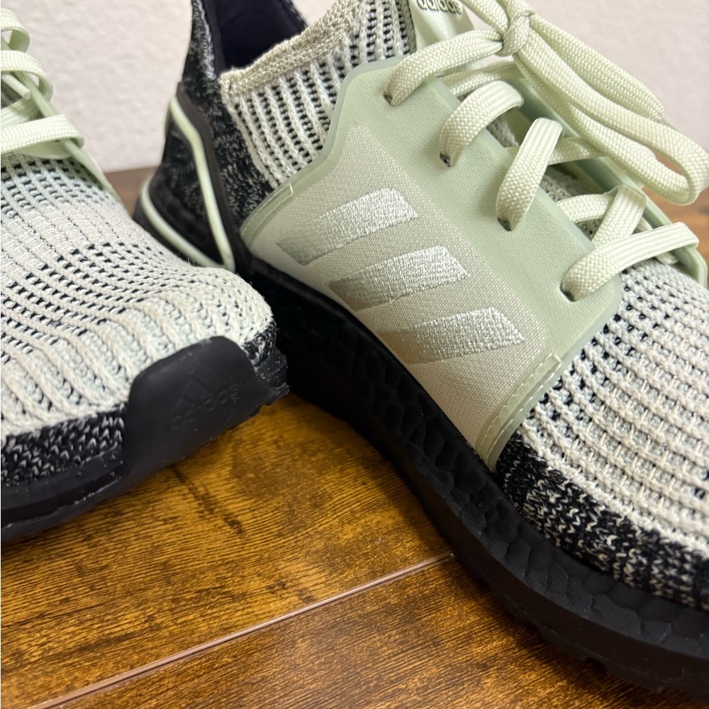 NWOB Adidas UltraBoost 19 'Linen Green' Mens 9.5/Women’s 10.5 F34075 - Picture 9 of 11